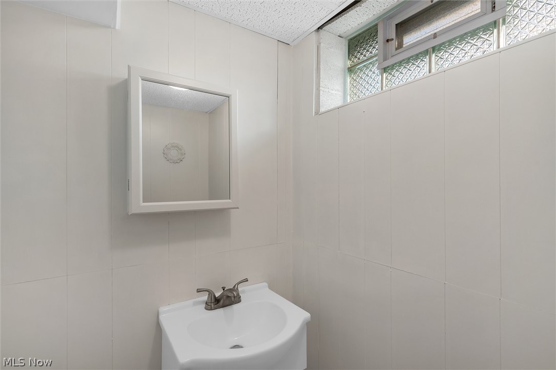 32308 Knobel Road Willowick, OH 44095 - Photo 29 of 35