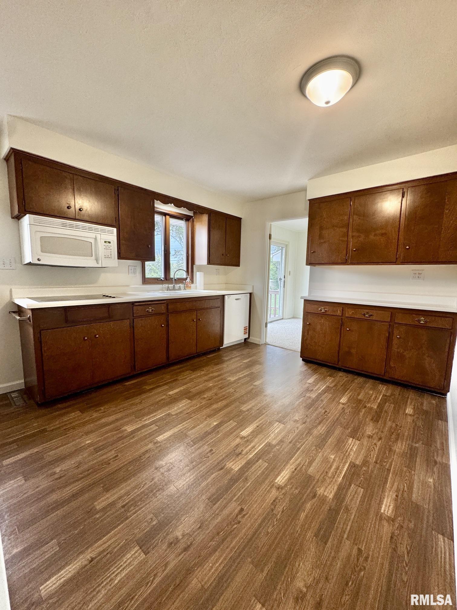 6325 North Greenmont Road Peoria, IL 61614 - Photo 5 of 27 Gallery Image 5