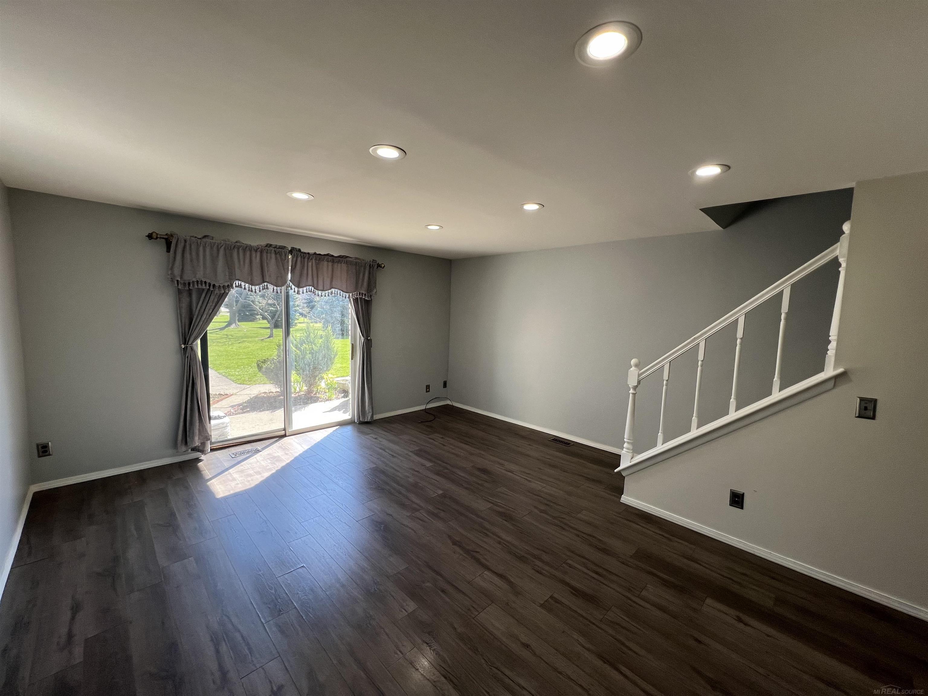 4300 15 Mile Road Sterling Heights, MI 48310 - Photo 5 of 26 50137184-80fcfd93-7bfe-4804-8ed9-aa272d10341e.JPG
