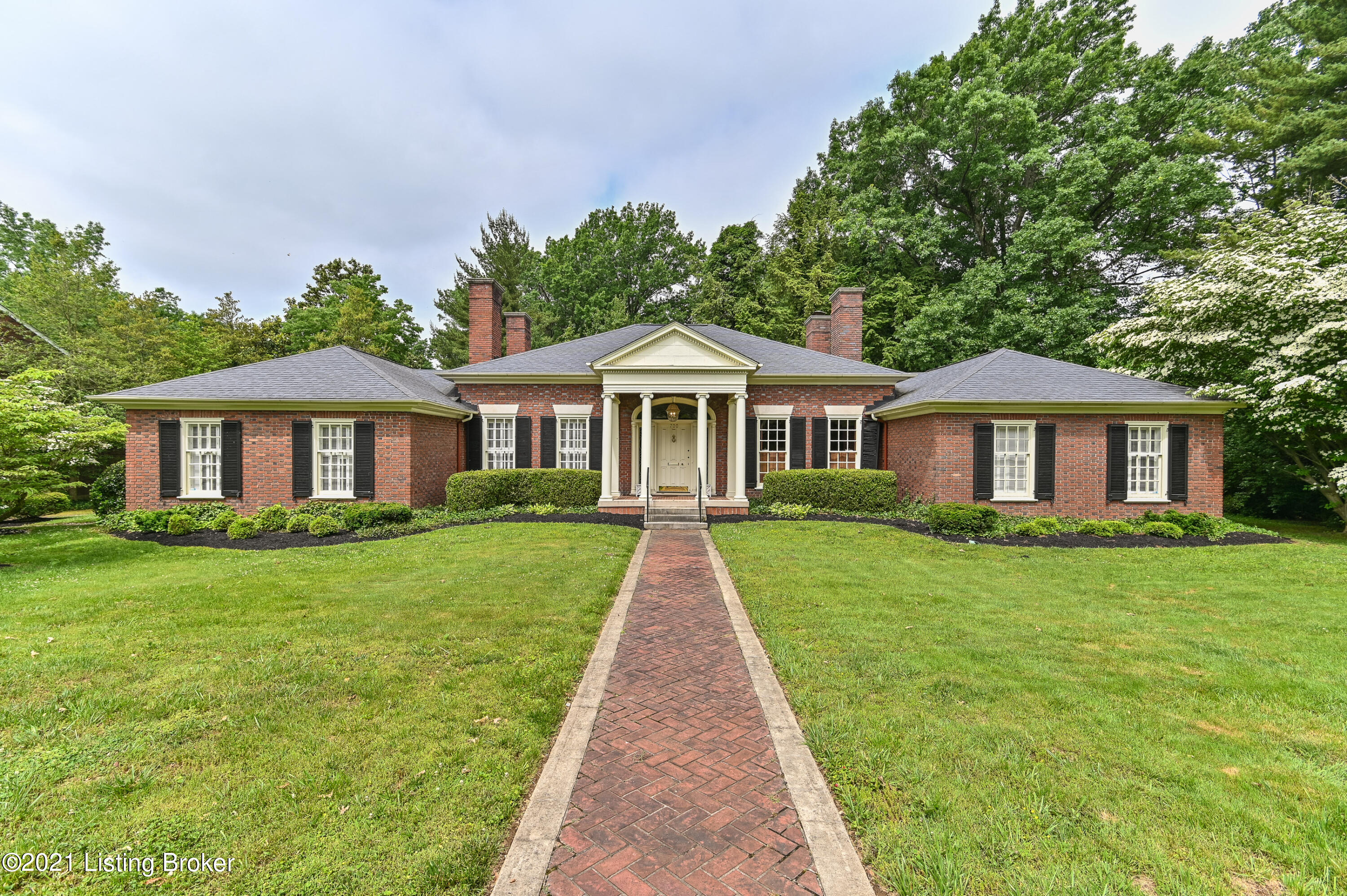 700 Braeview Road Louisville, KY 40206 - Photo 1 of 20 003 - 20210527-3174