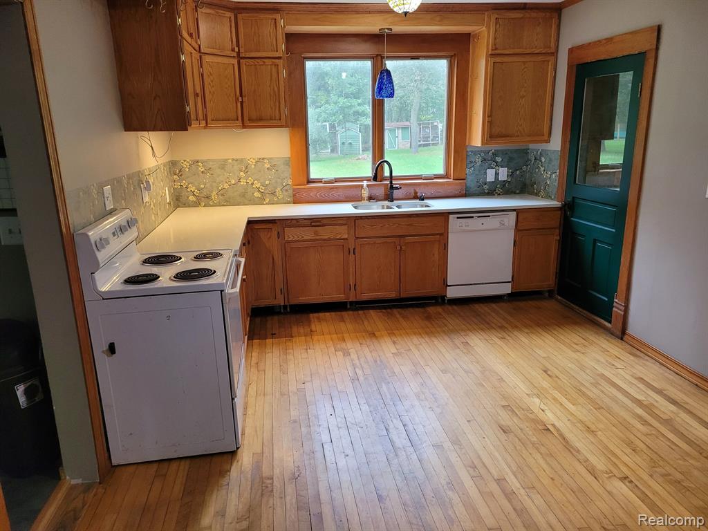 6181 Golf Club Road Howell, MI 48843 - Photo 7 of 28