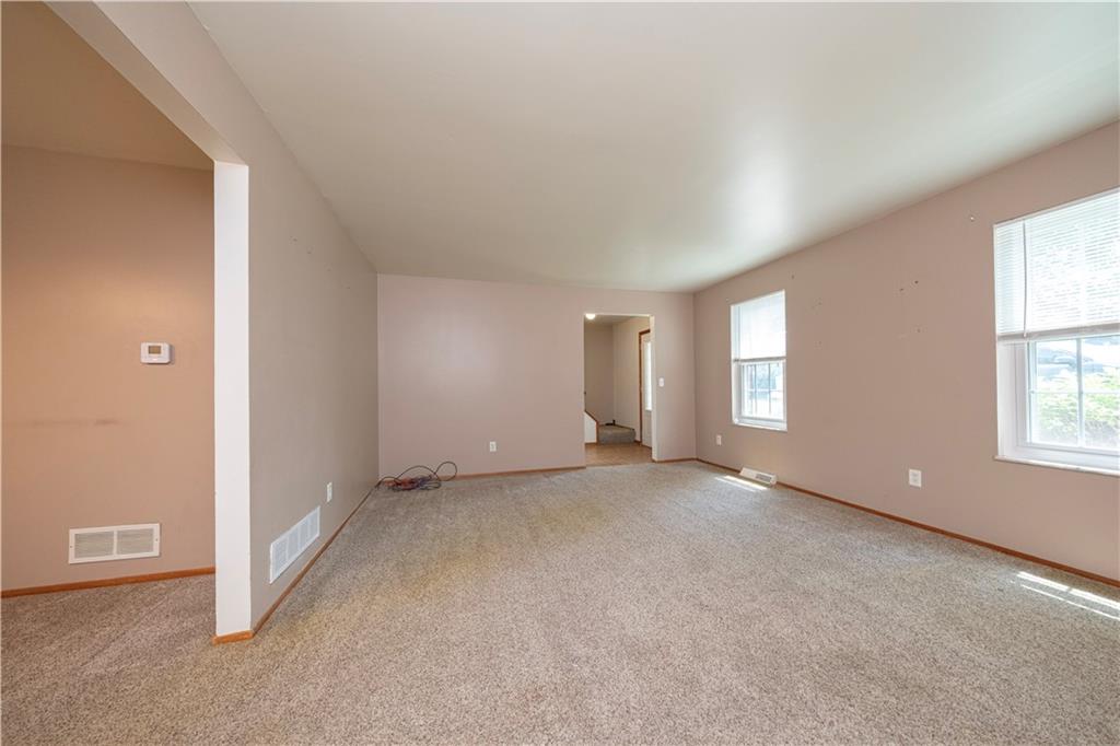 372-374 Sunset Road Pittsburgh, PA 15237 - Photo 25 of 42 an empty room with windows