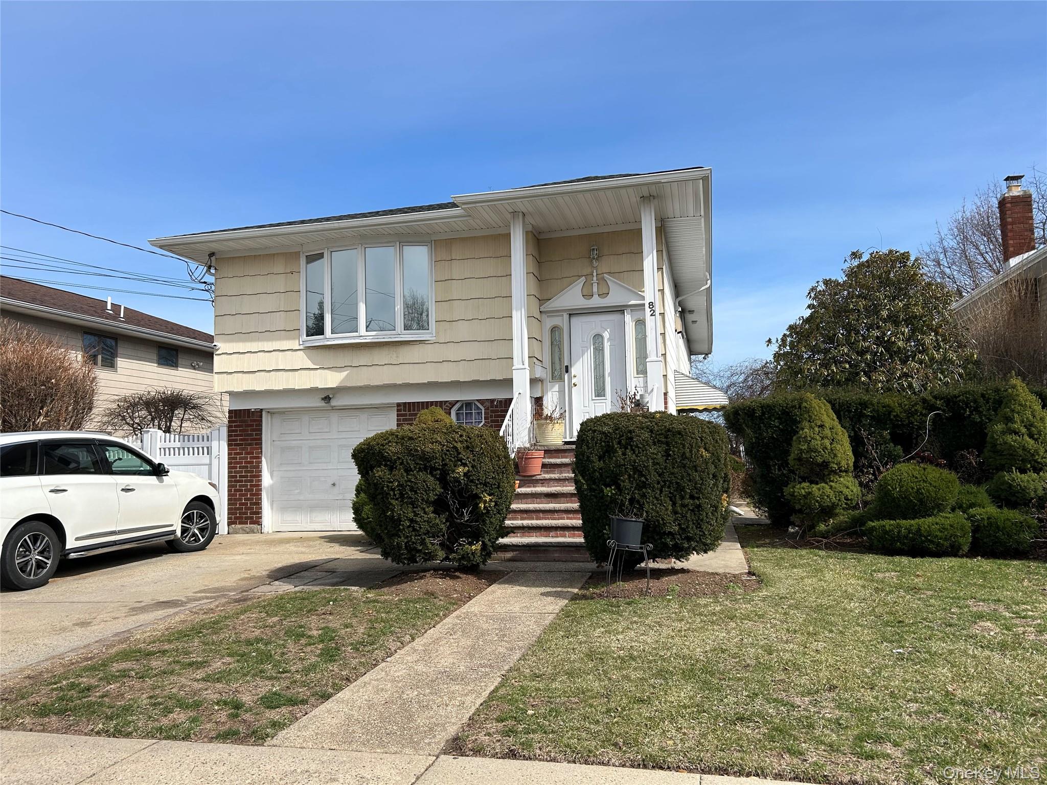 82 Bedford Road Hempstead, NY 11550 - Photo 4 of 25