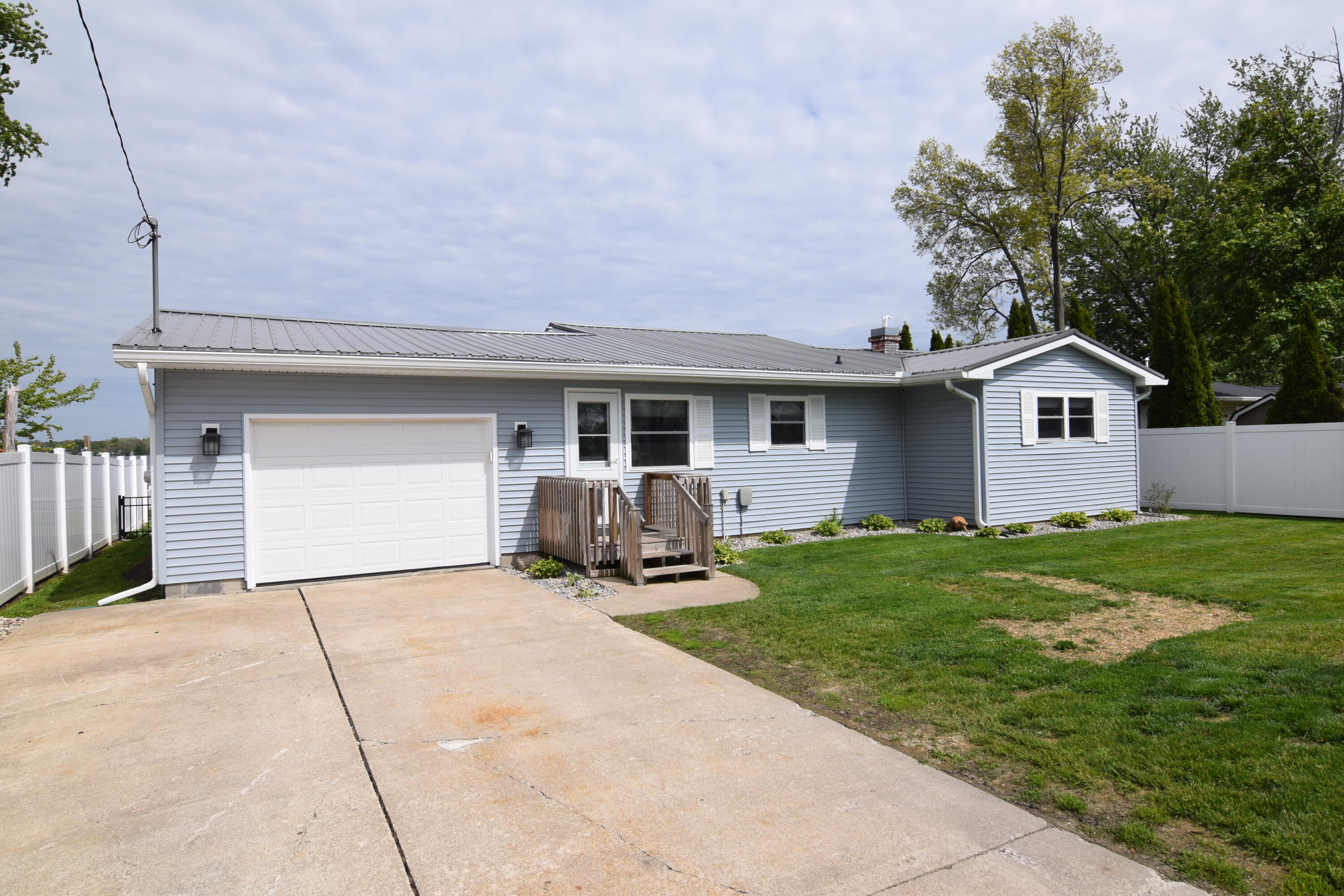 912 West Shore Road Bronson, MI 49028 - Photo 2 of 42 Road Side