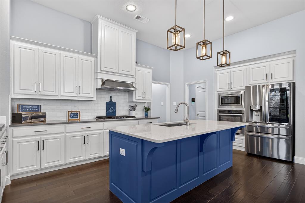 1010 Longhill Way Forney, TX 75126 - Photo 15 of 38 a kitchen with stainless steel appliances granite countertop a sink dishwasher a refrigerator and a stove with wooden floor