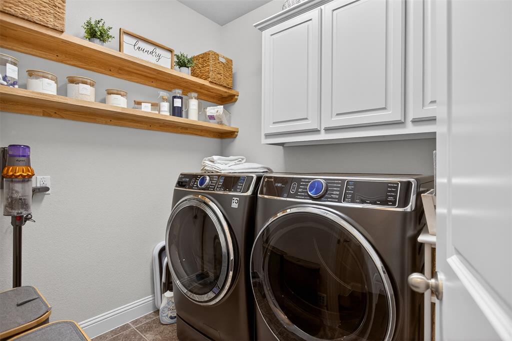1010 Longhill Way Forney, TX 75126 - Photo 24 of 38 a utility room with dryer and washer