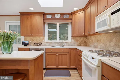 $625,000 | 573 Brookwood Road, Wayne, PA 19087