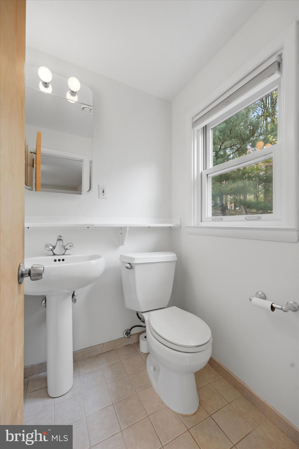 573 Brookwood Road Wayne, PA 19087 - Photo 18 of 29