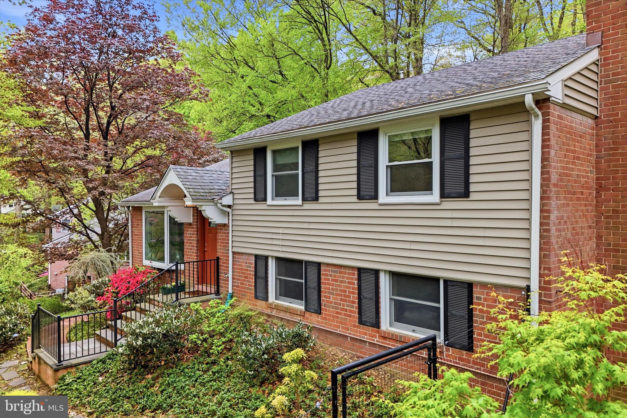 573 Brookwood Road Wayne, PA 19087 - Photo 3 of 29