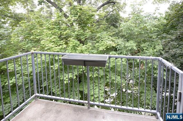 20-30 Ridge Road, Unit A11 Ridgewood, NJ 07450 - Photo 4 of 16 a view of a yard