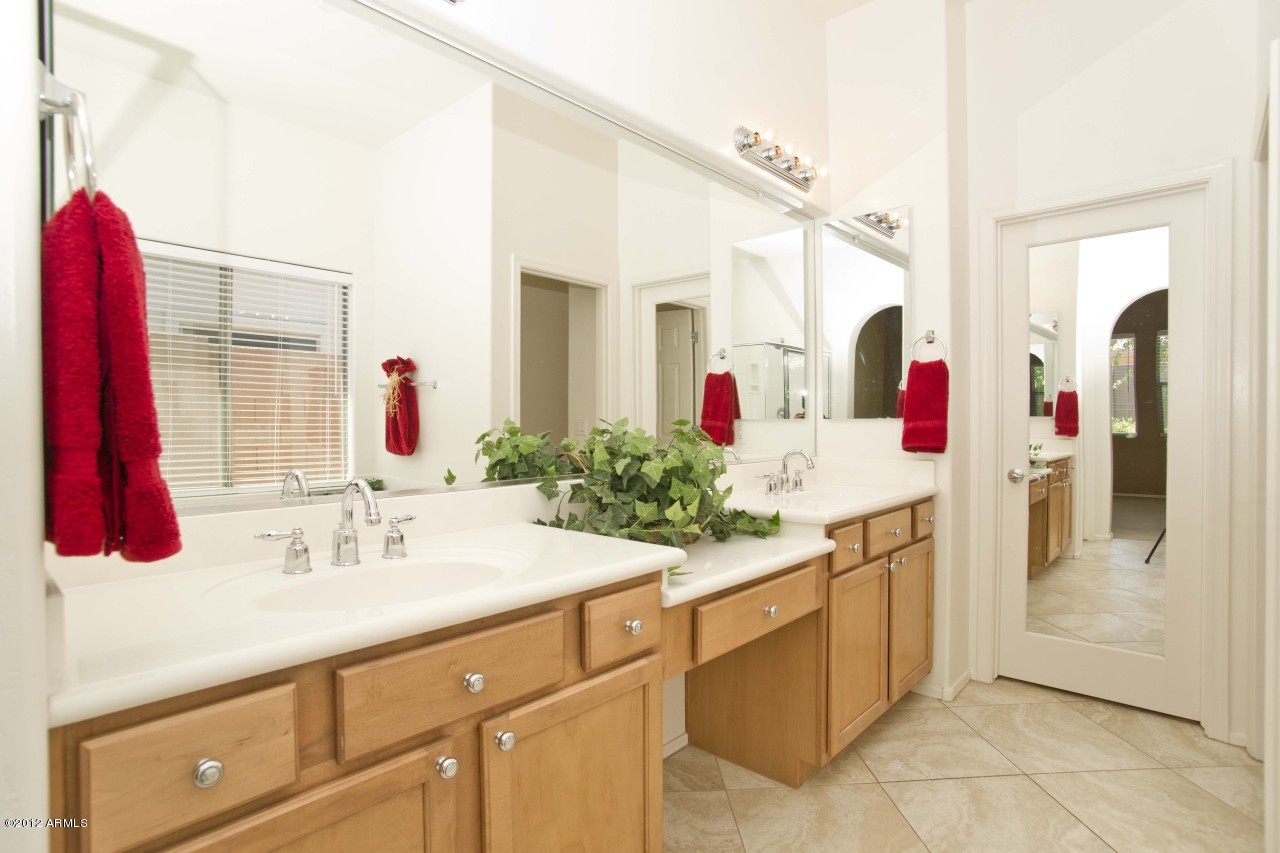 2513 West Corral Road Phoenix, AZ 85041 - Photo 13 of 16 Master Bath