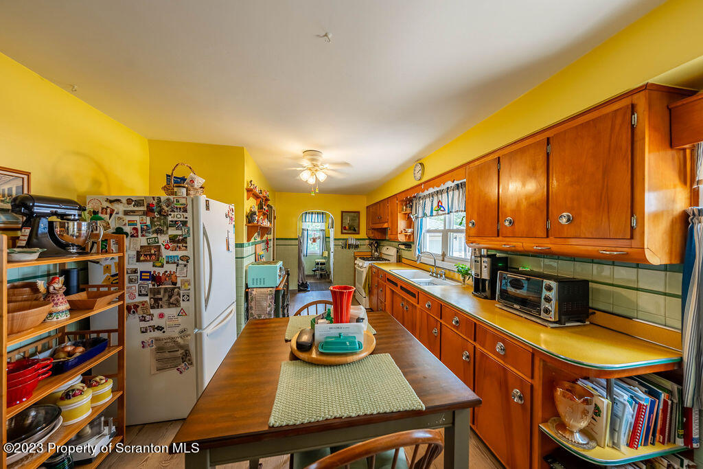 123 William Street Dunmore, PA 18510 - Photo 5 of 46