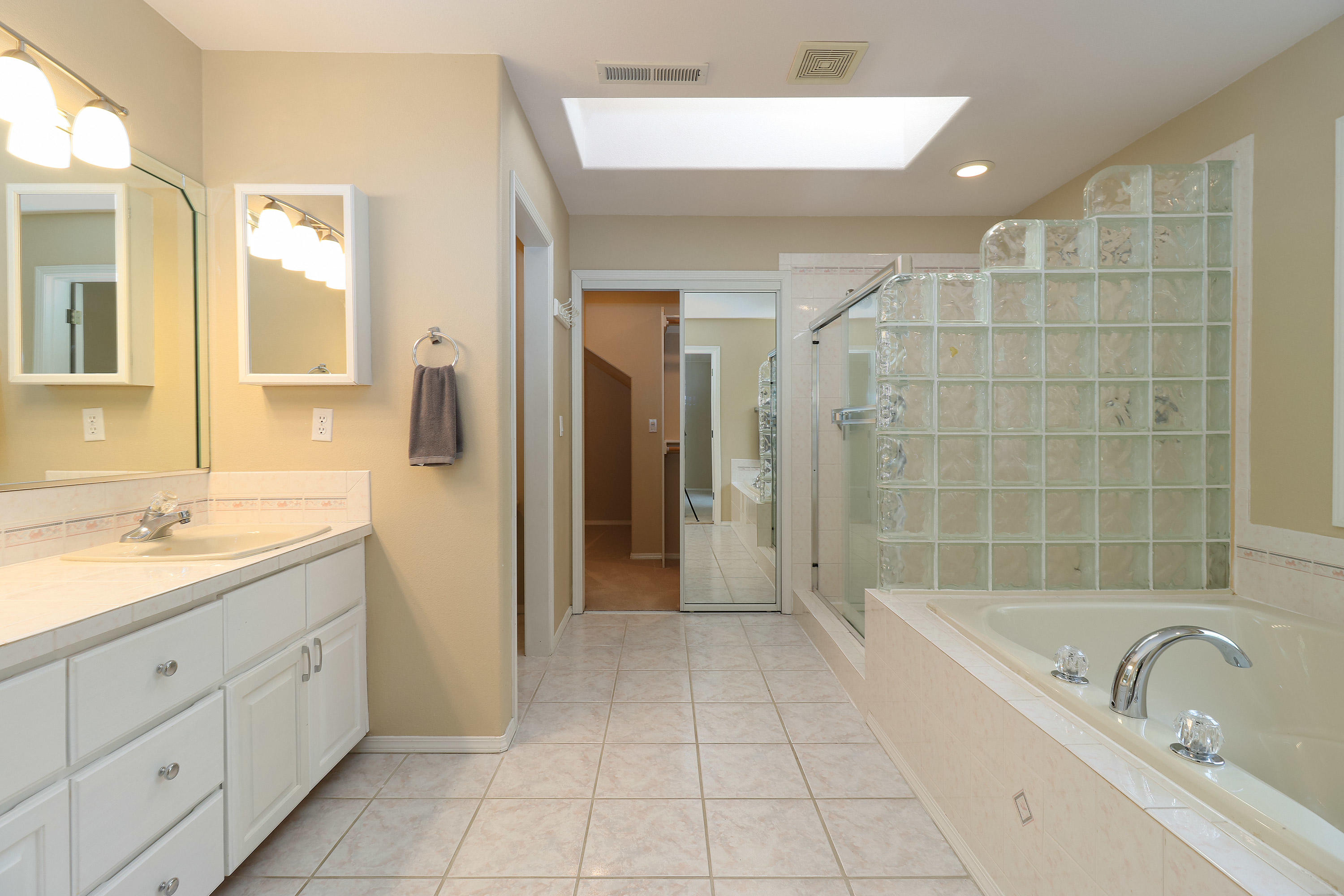 9809 Northwest Engleman Street Portland, OR 97229 - Photo 15 of 28 9809 NW Engleman St - 15