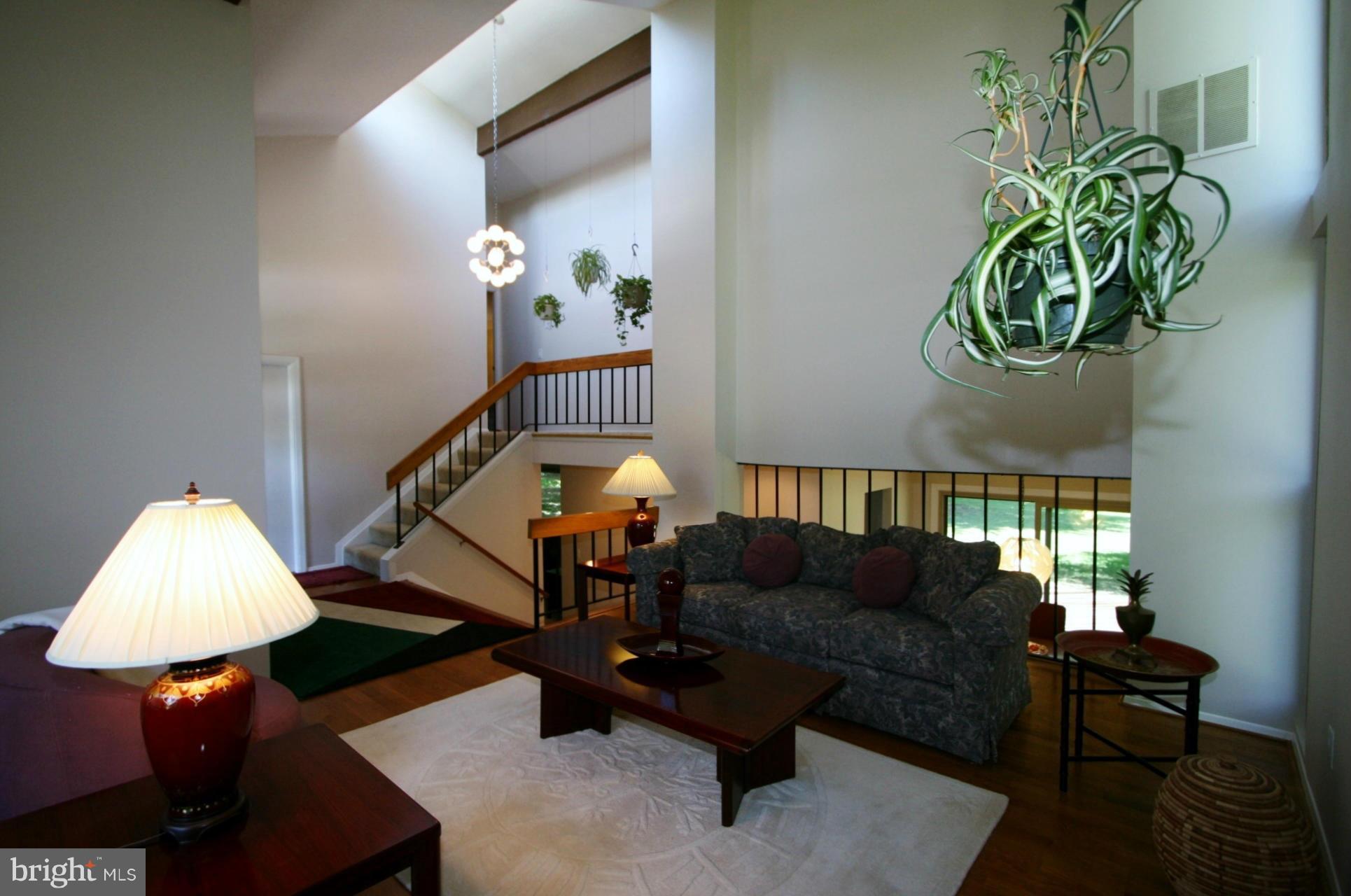 5344 Lightning View Road Columbia, MD 21045 - Photo 5 of 29 Living Room