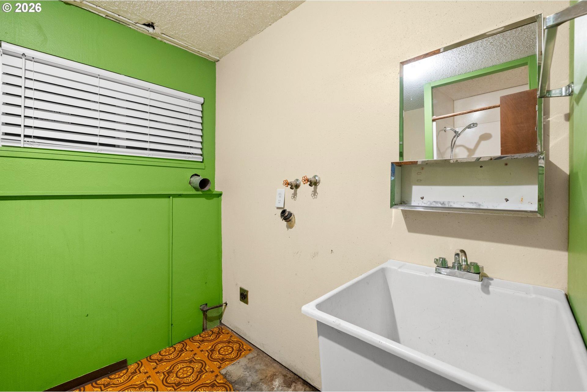 586 Southwest 6th Street Gresham, OR 97080 - Photo 28 of 42 Gallery Image 28