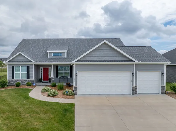 $535,000 | 7051 Grove Crossing, Bettendorf, IA 52722
