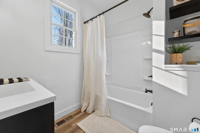 $365,000 | 1486 Highway 163, Montville, CT 06370