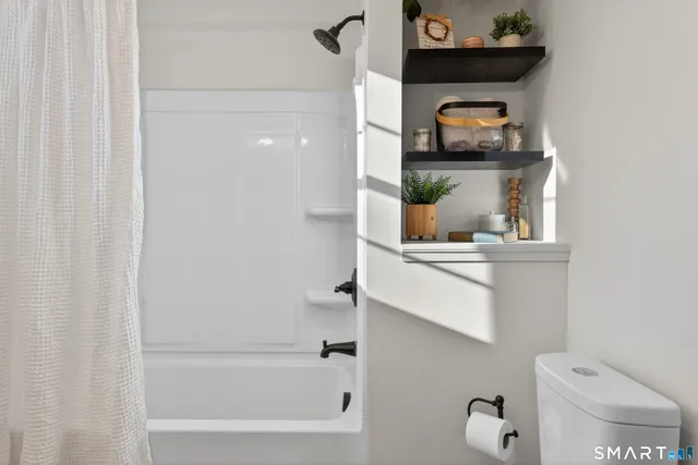 $365,000 | 1486 Highway 163, Montville, CT 06370