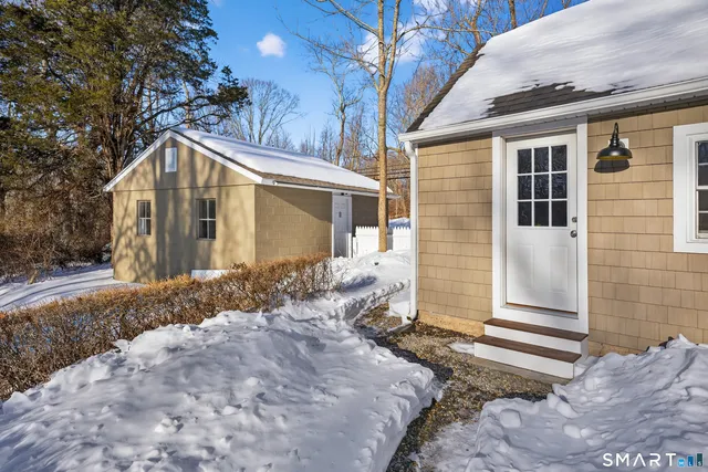 $365,000 | 1486 Highway 163, Montville, CT 06370