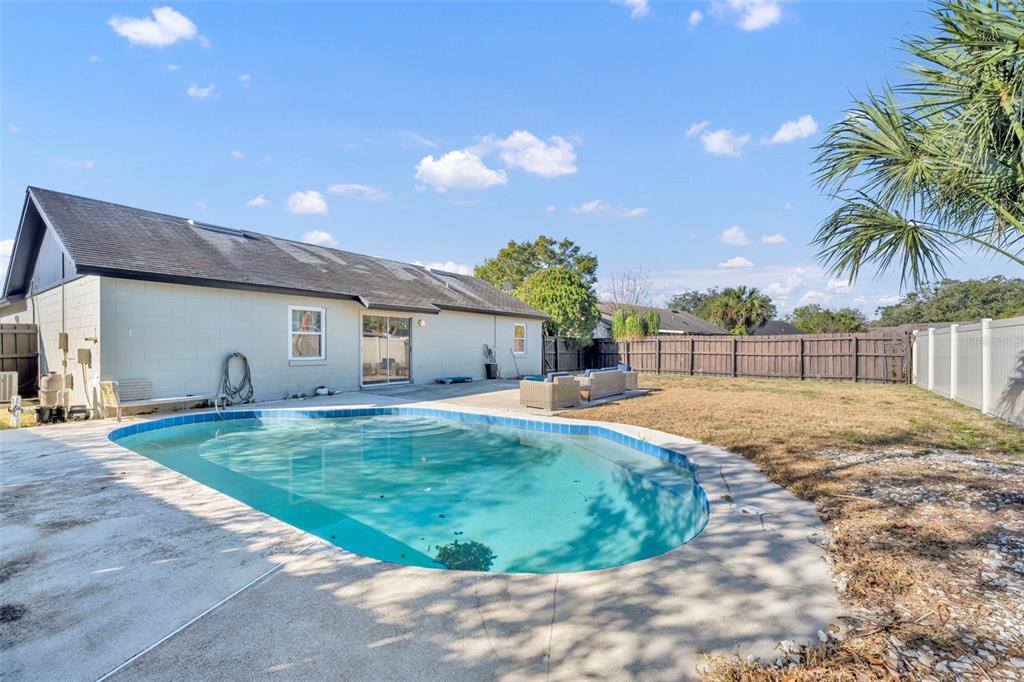 222 West Panama Road Winter Springs, FL 32708 - Photo 22 of 25 a view of a backyard with a garden