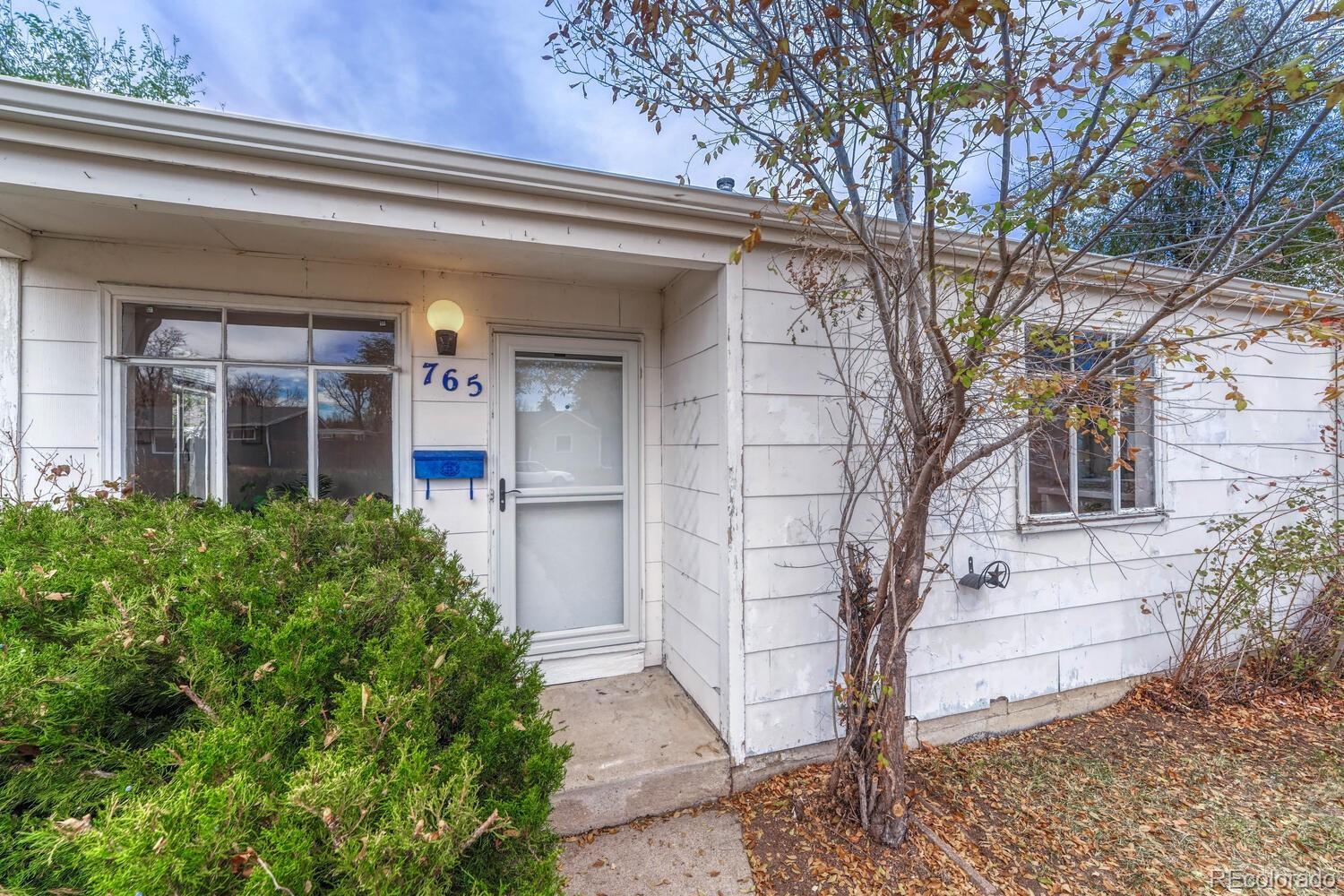 765 Moline Street Aurora, CO 80010 - Photo 5 of 26 a front view of a house with a garden
