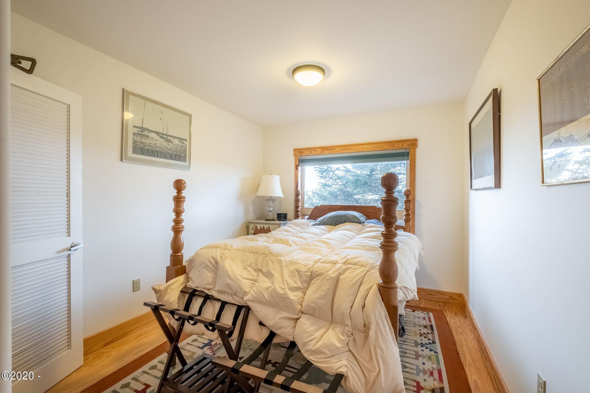 517 Southwest Hurbert Street Newport, OR 97365 - Photo 17 of 56 517SWHurbert (18)