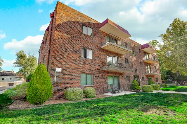 $145,000 | 1940 183rd Street, Unit 1D, Homewood, IL 60430