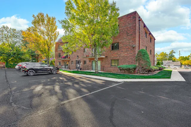$145,000 | 1940 183rd Street, Unit 1D, Homewood, IL 60430