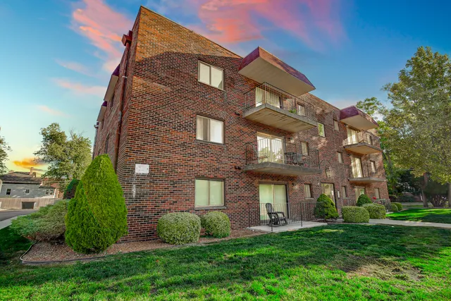 $145,000 | 1940 183rd Street, Unit 1D, Homewood, IL 60430