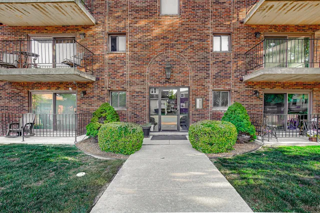 $145,000 | 1940 183rd Street, Unit 1D, Homewood, IL 60430