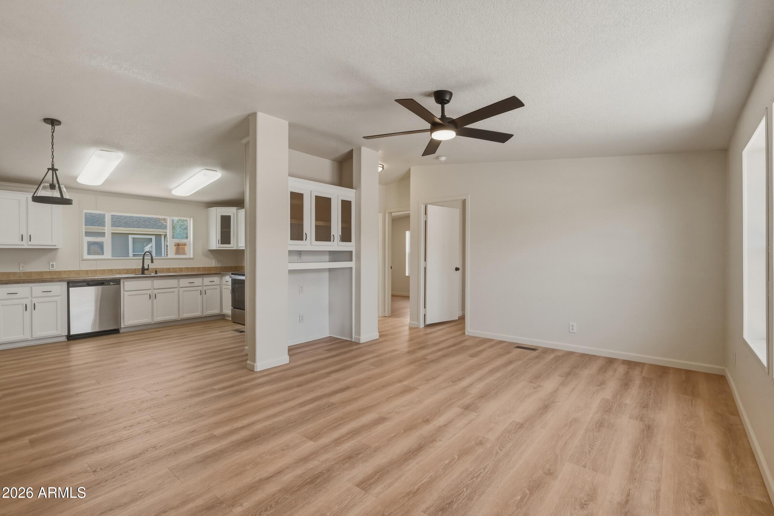 312 East Cedar Mill Road Payson, AZ 85541 - Photo 14 of 27 Living Room /KItchen