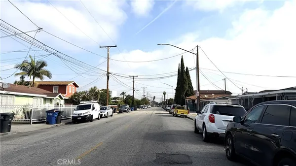 $674,900 | 6072 Gifford Avenue, Huntington Park, CA 90255