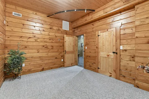 a view of room with an empty space