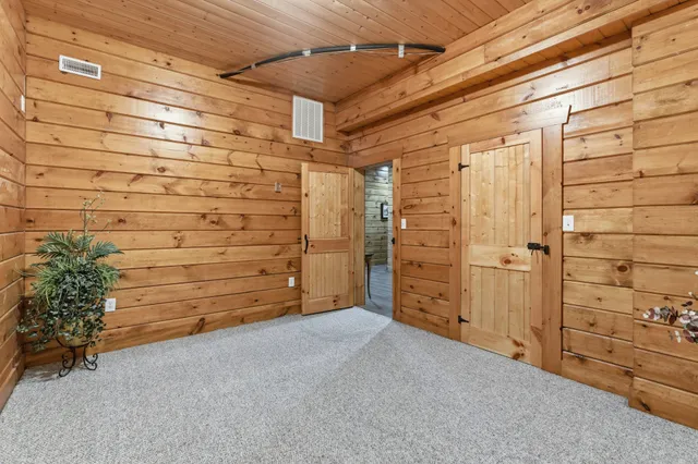 a view of room with an empty space