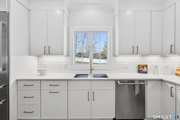 $2,299,000 | 360 Duck Farm Road, Fairfield, CT 06824