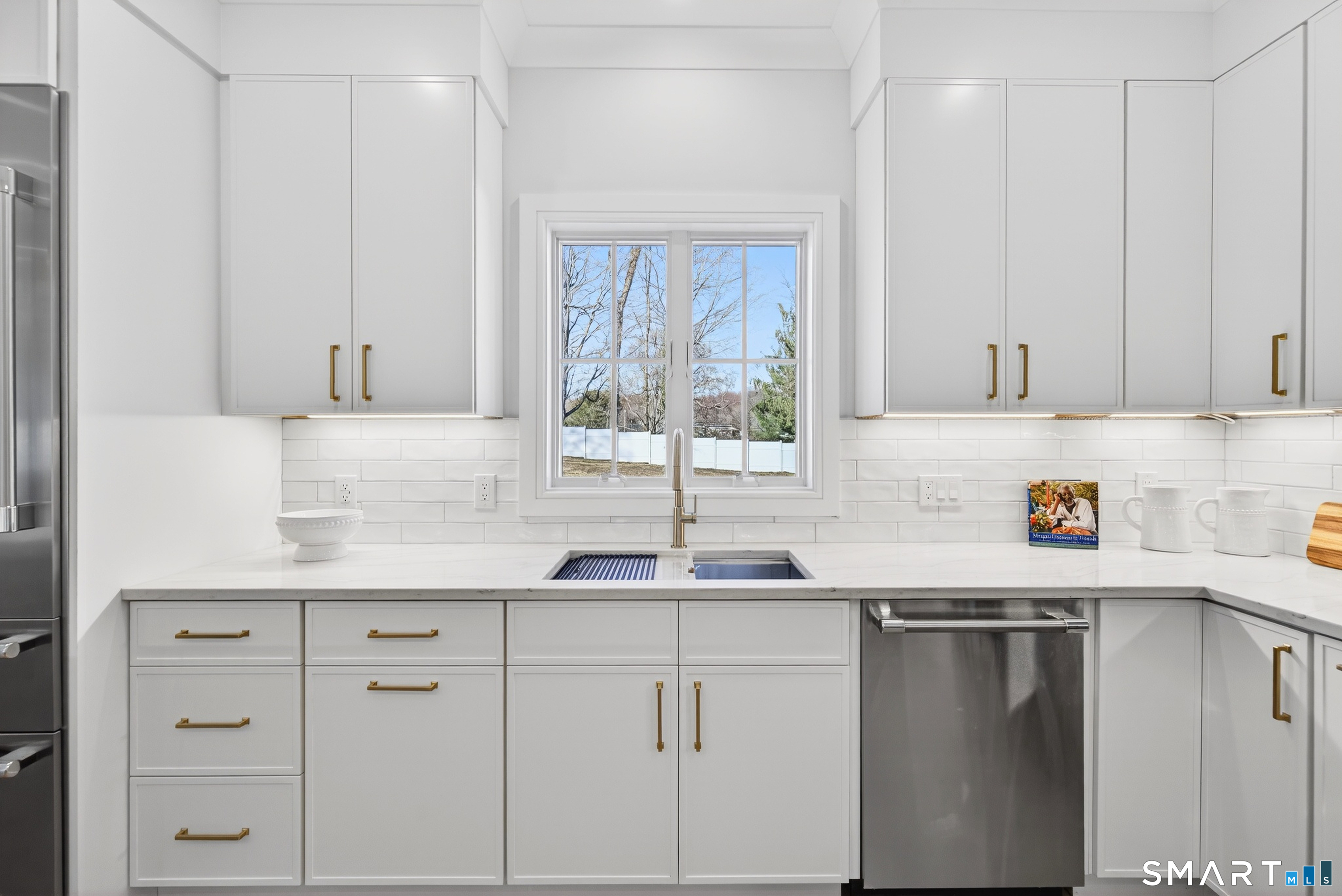 360 Duck Farm Road Fairfield, CT 06824 - Photo 7 of 39