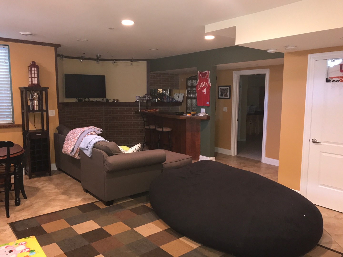 707 North Delphia Avenue Park Ridge, IL 60068 - Photo 19 of 22 a living room with furniture and a flat screen tv