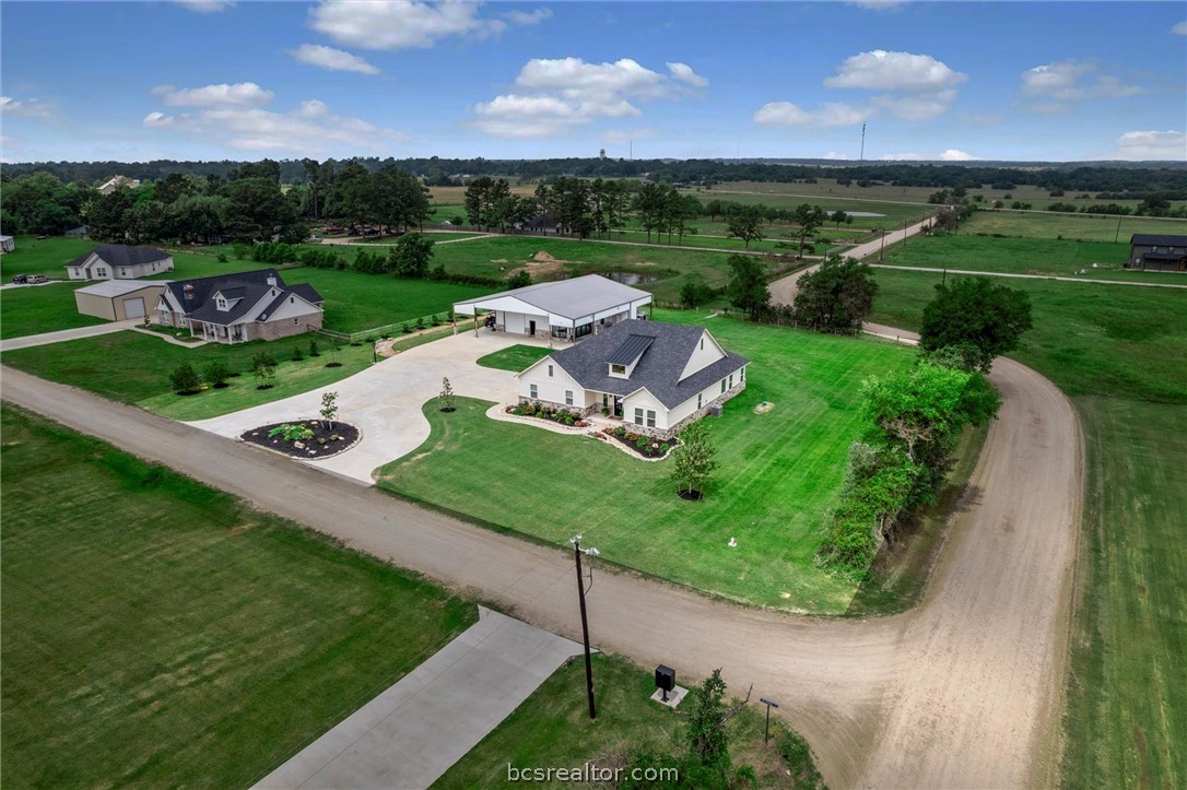 914 Axis Lane Franklin, TX 77856 - Photo 4 of 50