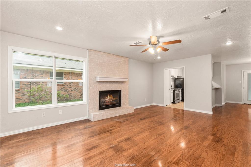 3101 Red Robin Loop Bryan, TX 77802 - Photo 2 of 20