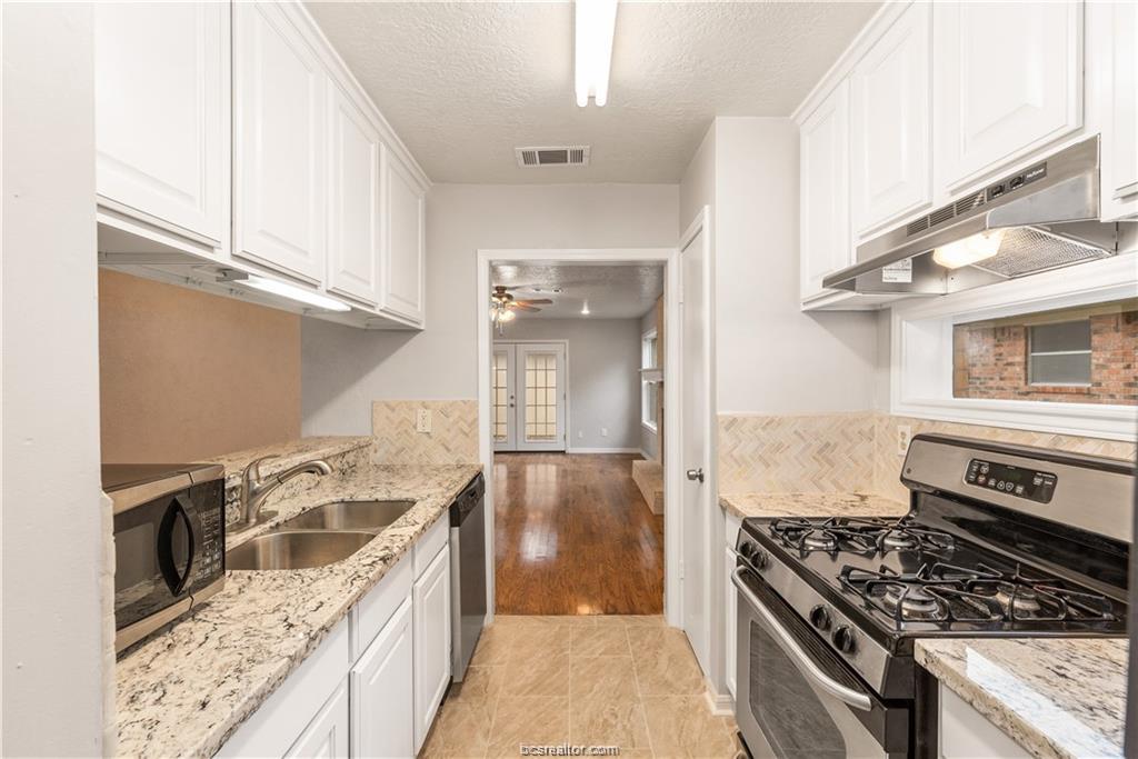 3101 Red Robin Loop Bryan, TX 77802 - Photo 5 of 20