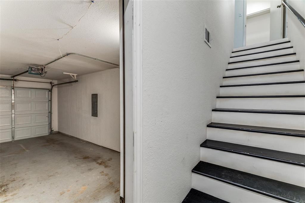 606 Ridgeline Drive Hurst, TX 76053 - Photo 23 of 29 a view of entryway