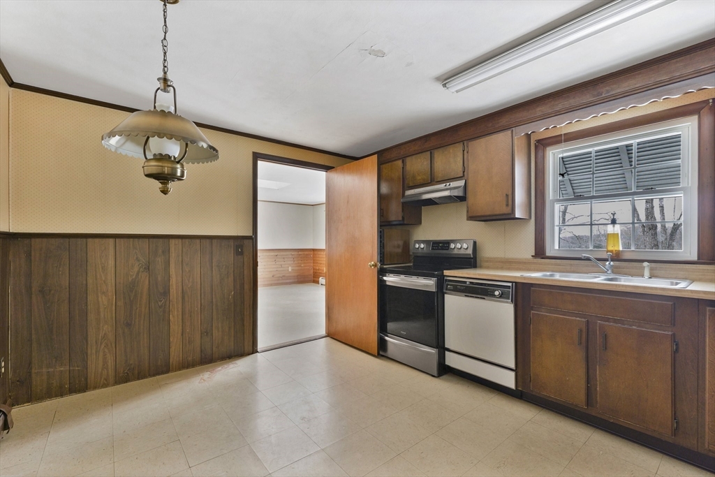 279 South Longyard Road Southwick, MA 01077 - Photo 9 of 33 Gallery Image 9