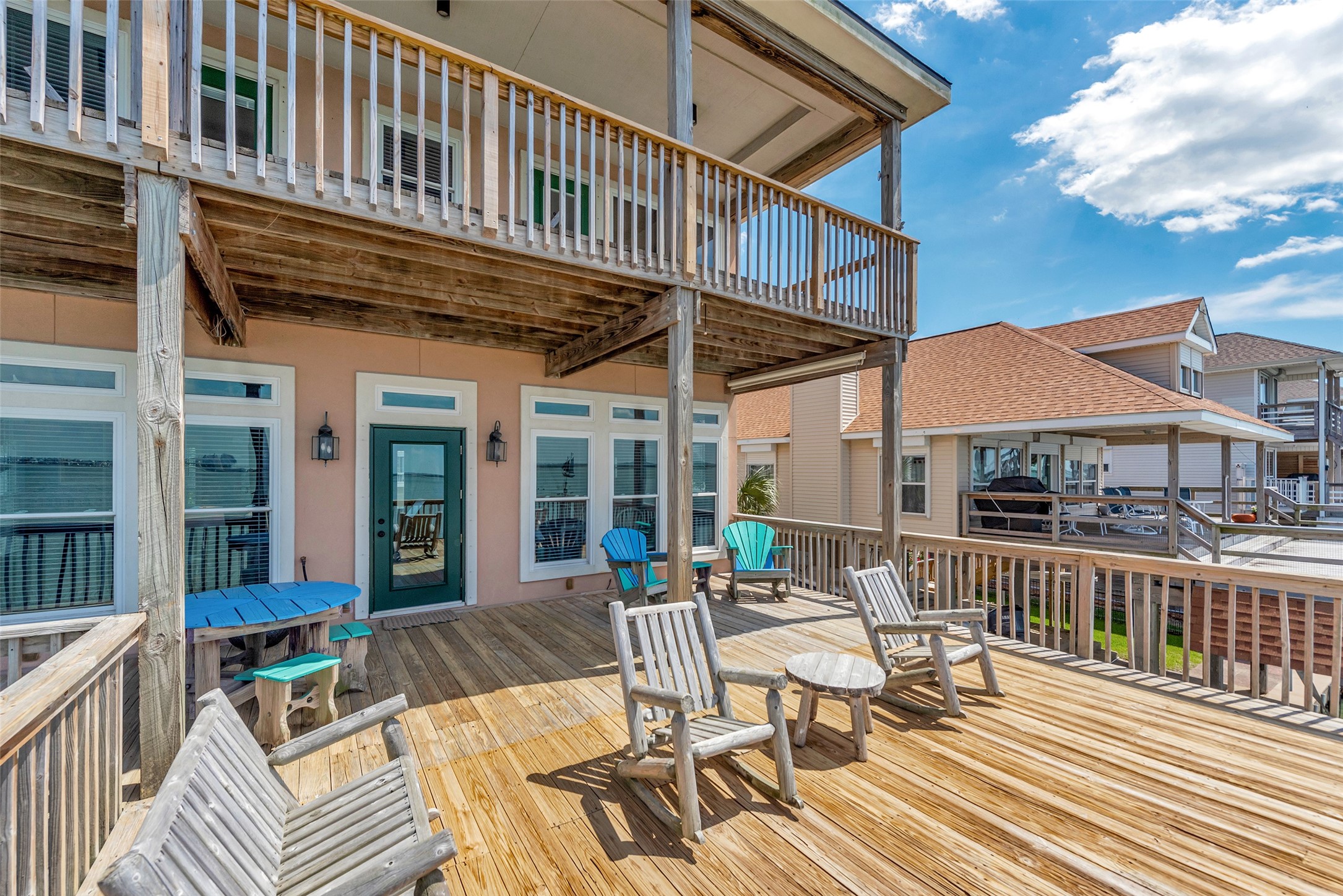 247 Isles End Road Tiki Island, TX 77554 - Photo 38 of 48 a view of a patio with a table and chairs