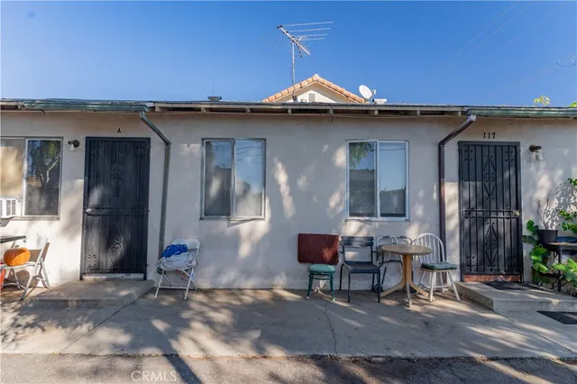 a table and chairs in front of a house