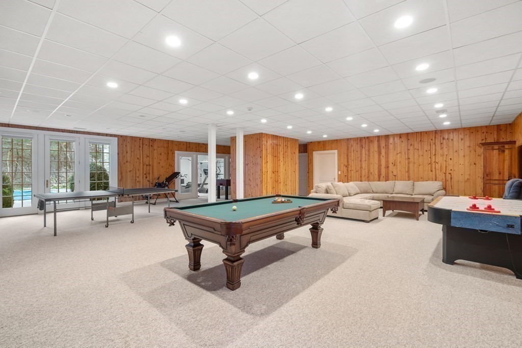 25 Bridle Pth Path Weston, MA 02493 - Photo 23 of 32 a living room with furniture a window and a table