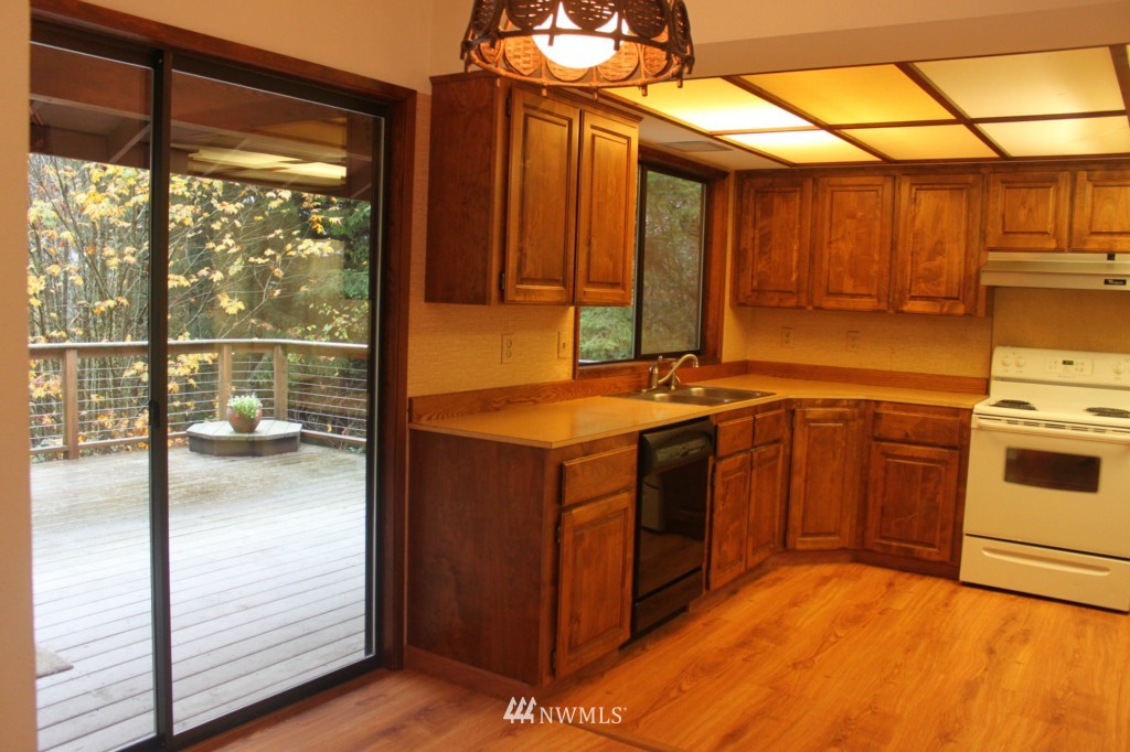 728 North Columbia Heights Road Longview, WA 98632 - Photo 8 of 21 Gallery Image 8