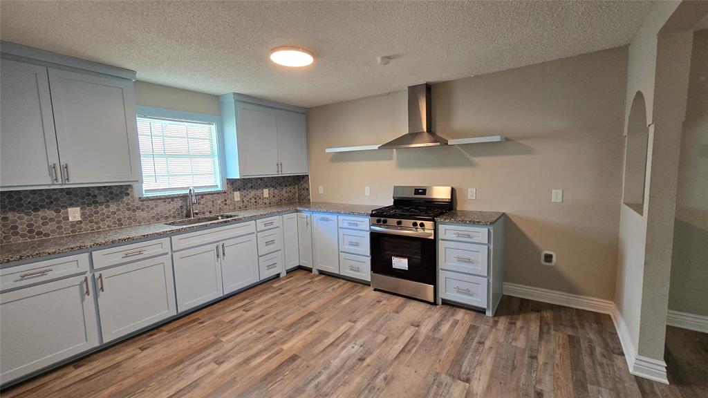 1441 Oakley Avenue Dallas, TX 75216 - Photo 12 of 34 a kitchen with stainless steel appliances granite countertop a stove and a sink