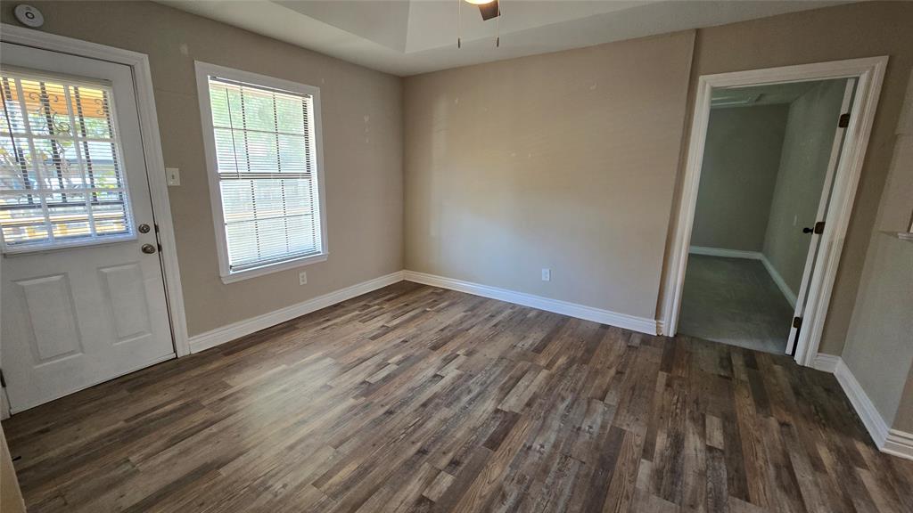 1441 Oakley Avenue Dallas, TX 75216 - Photo 15 of 34 an empty room with wooden floor and windows
