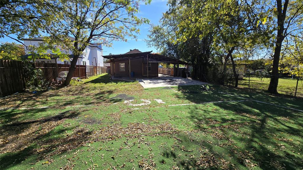 1441 Oakley Avenue Dallas, TX 75216 - Photo 29 of 34 a view of a backyard with tree