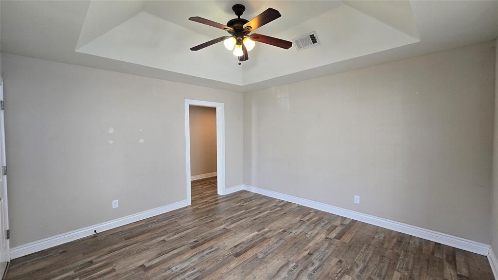 1441 Oakley Avenue Dallas, TX 75216 - Photo 6 of 34 wooden floor in an empty room